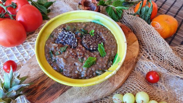 Lentejas con morcilla y espinacas