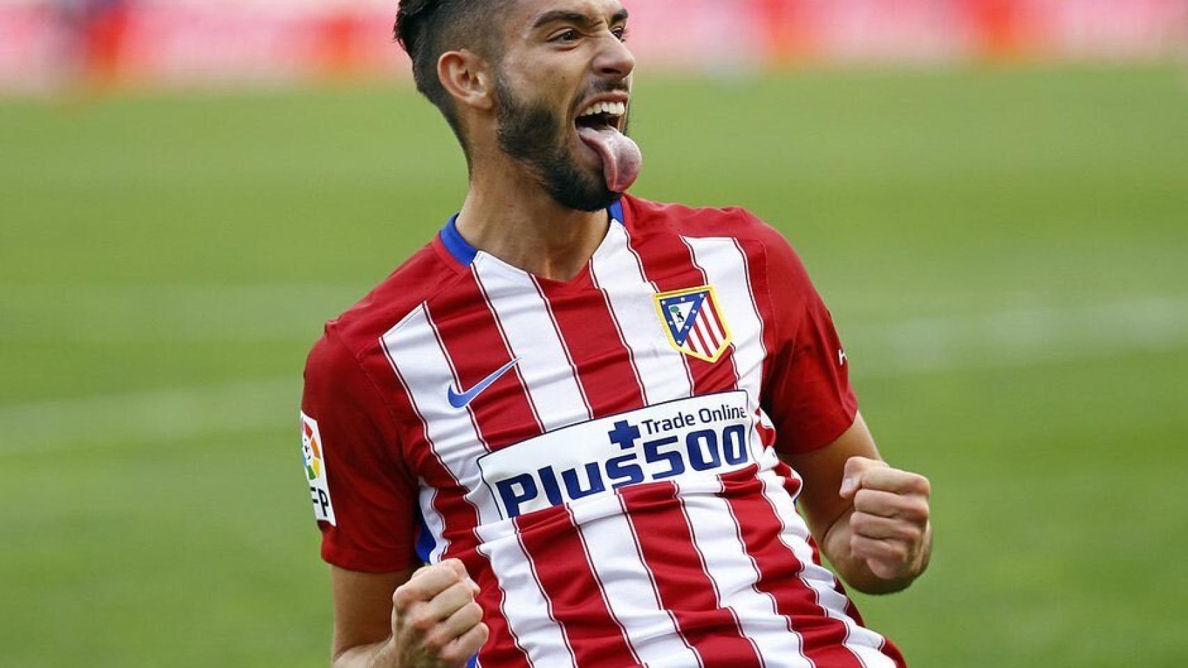 Yannick Carrasco celebra un gol con el Atleti