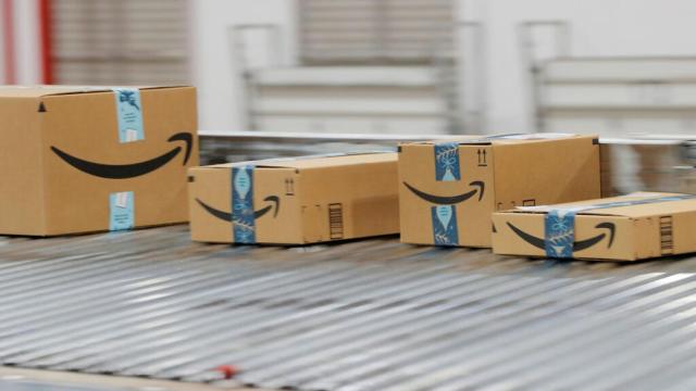 Adiós a las aglomeraciones: El Corte Inglés, Fnac y Amazon adelantan las compras de Navidad y Black Friday