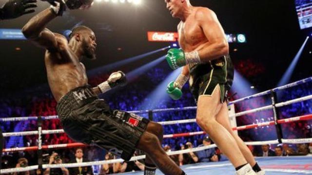 Tyson Fury, tumbando a Deontay Wilder