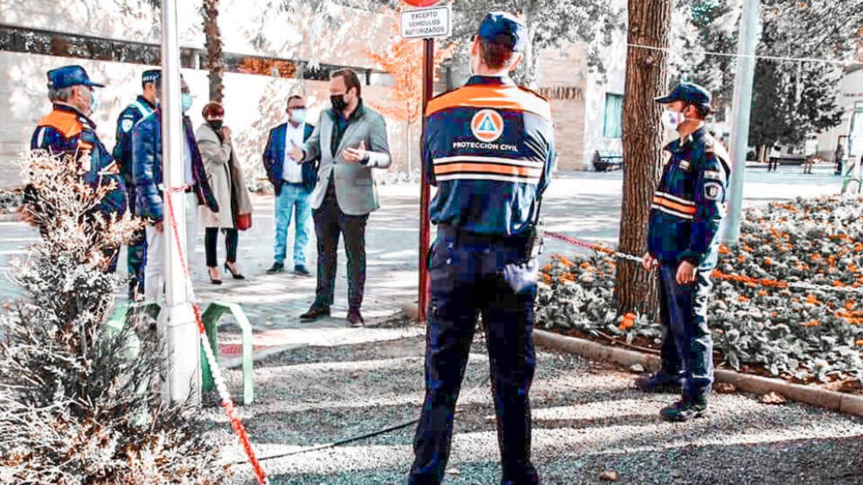 El alcalde de Albacete, Vicente Casañ, ha visitado este domingo las instalaciones del cementerio municipal