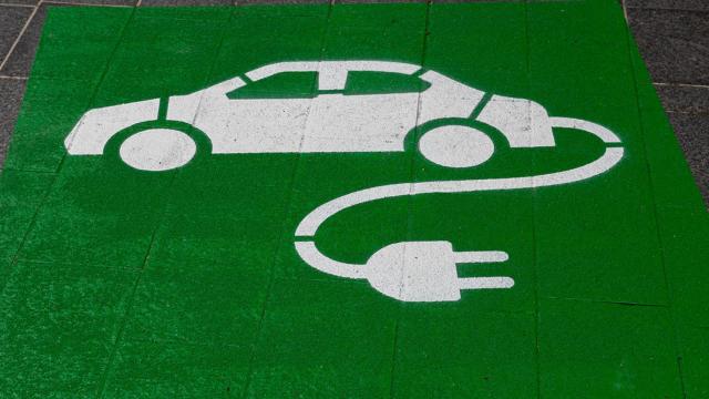 La lucha contra el cambio climático no puede depender solo del coche eléctrico