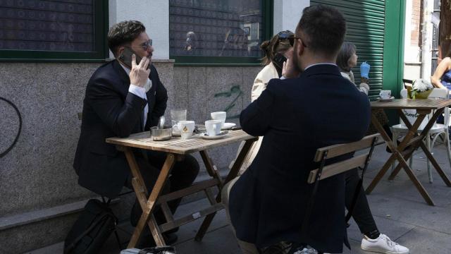 Clientes en una terraza de A Coruña.