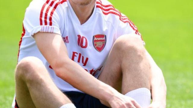 Özil durante un entrenamiento con el Arsenal