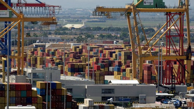 Vista del Puerto de Valencia, infraestructura clave en la conexión económica de las comunidades valenciana y madrileña. EE