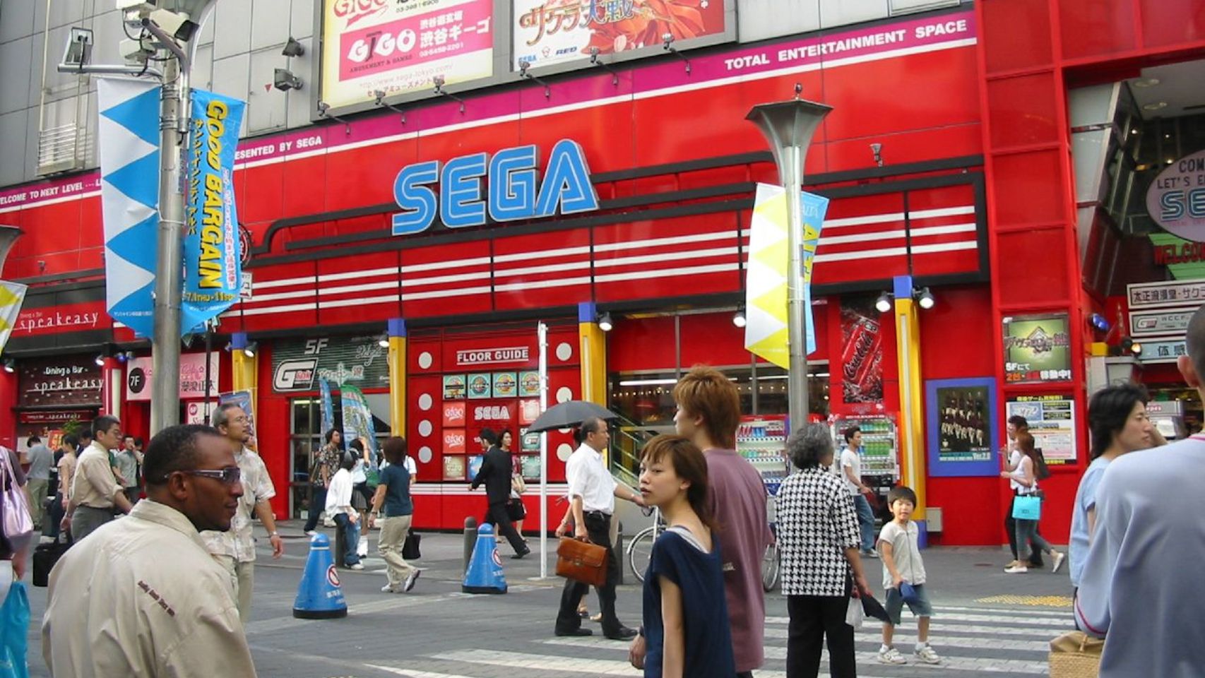 Salón arcade en Ikebukuro, Tokio
