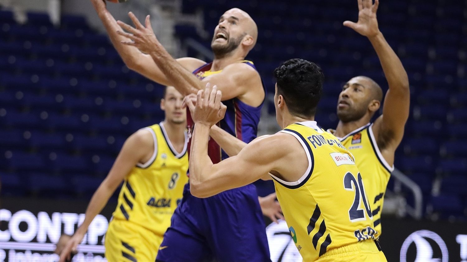 Calathes anotando