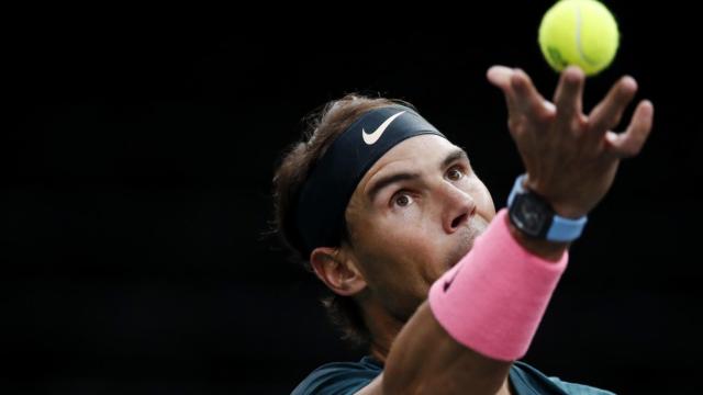 Nadal, al saque en el partido ante Thompson.