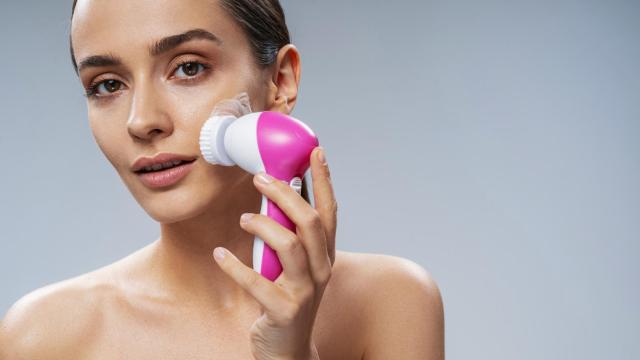 Los 4 mejores cepillos faciales para una piel limpia y fresca