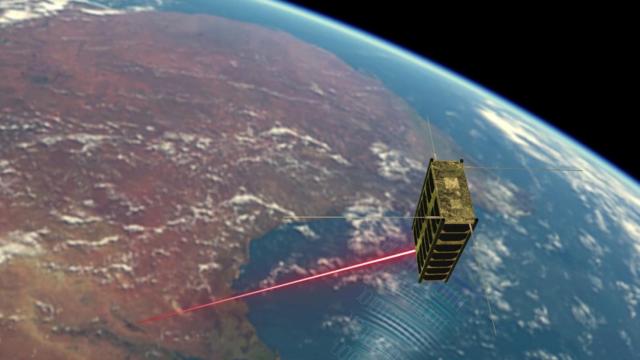 La alicantina Emxys levanta dos millones de euros para llevar la comunicación por láser a los nanosatélites
