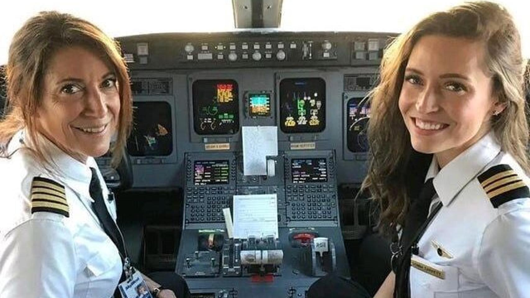 Suzy Garrett y su hija Donna, en el histórico vuelvo dirigido por una madre y su hija.