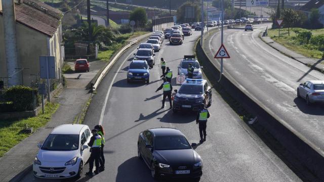 Control de movilidad en Santiago con motivo de las restricciones por la Covid.