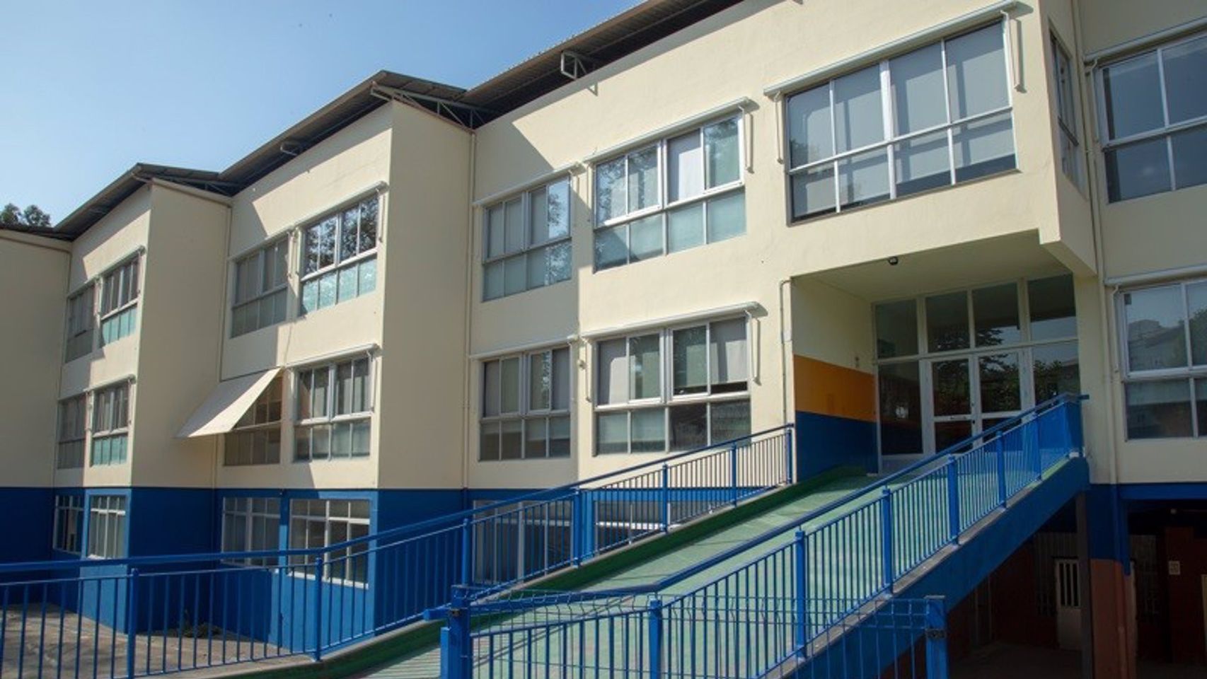 Colegio Apóstol Santiago de Vigo.
