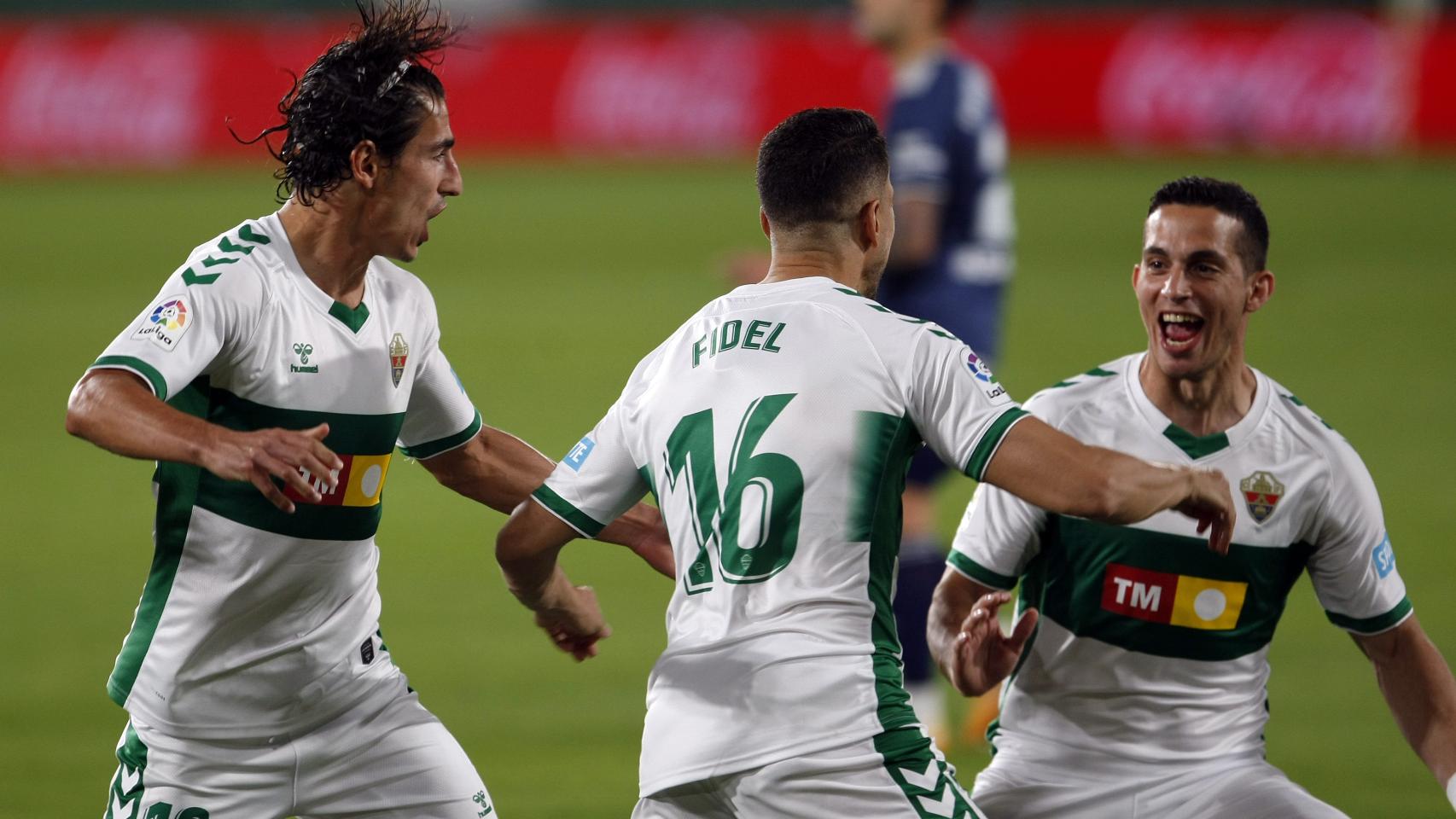 El Elche celebra un tanto