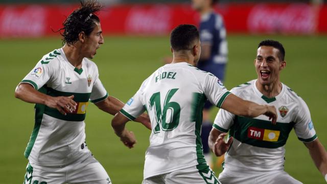 El Elche celebra un tanto