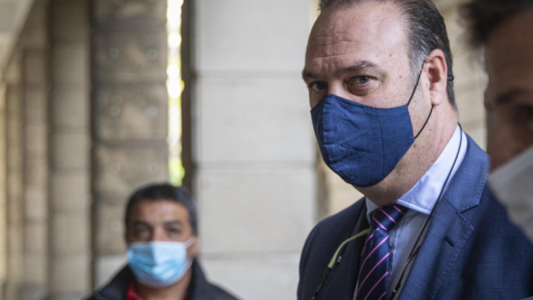 El exdueño de Isofotón entrando en los juzgados de Sevilla.