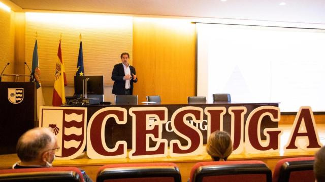 Ignacio Rivera impartiendo clase en Cesuga