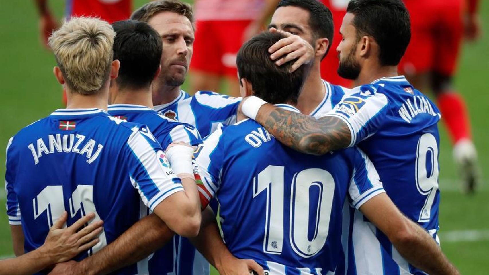 Piña de los jugadores de la Real Sociedad en La Liga