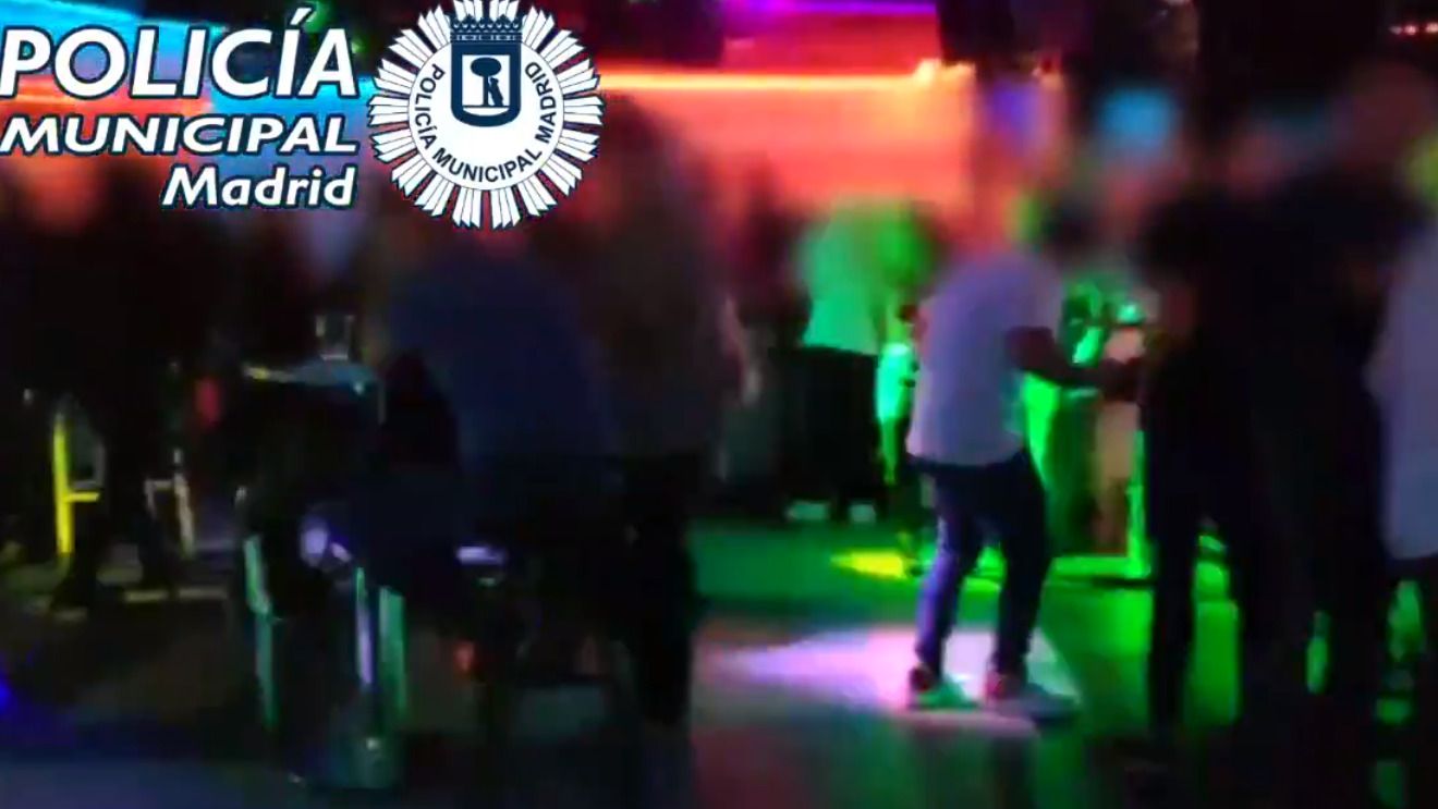 Intervención de la Policía Municipal de Madrid en un pub céntrico.