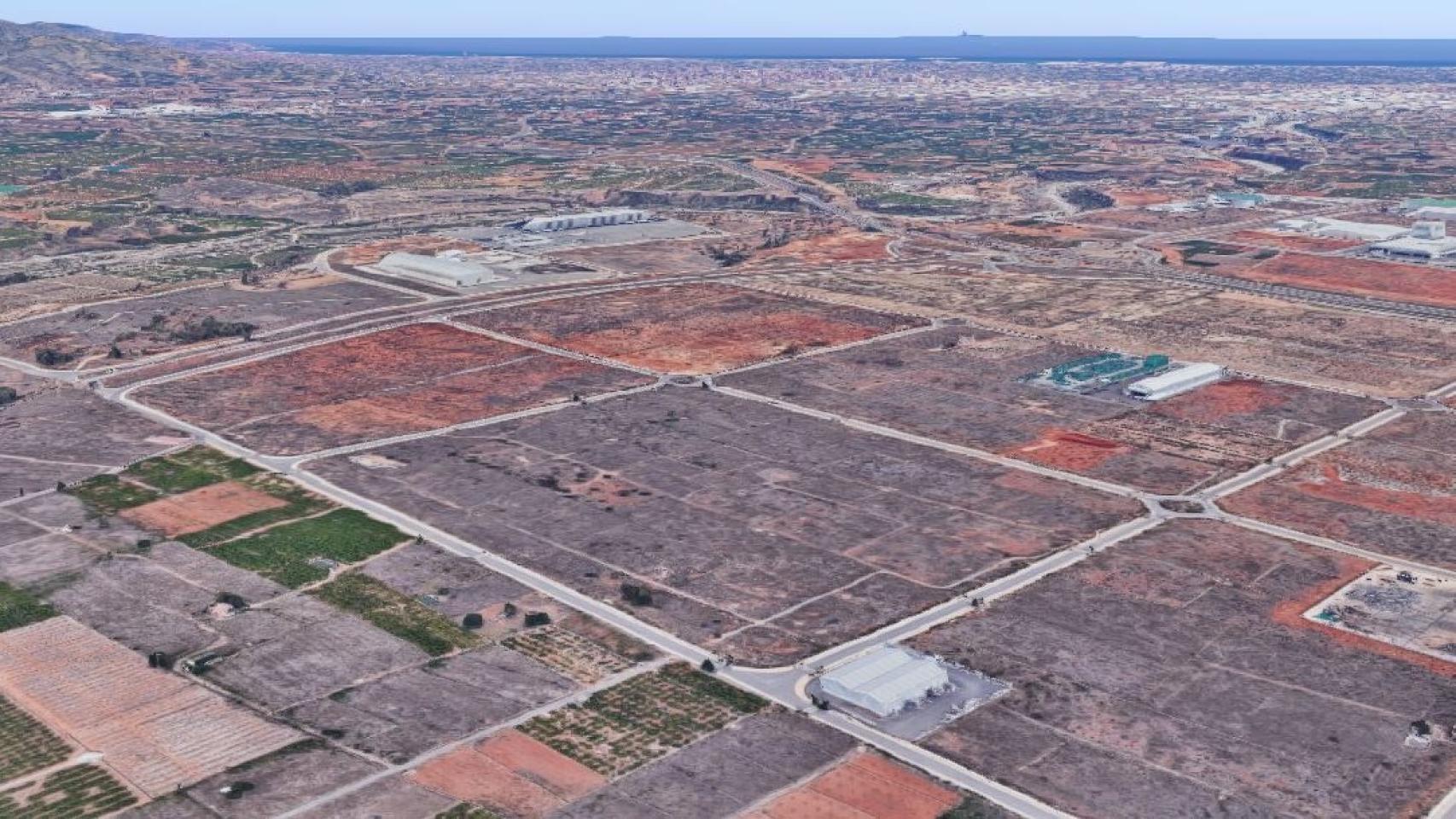 En el centro, la parcela de Onda en la que Amazon ya ha empezado a construir su centro logístico. GOOGLE