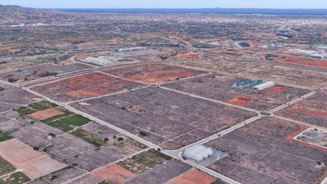 En el centro, la parcela de Onda en la que Amazon ya ha empezado a construir su centro logístico. GOOGLE