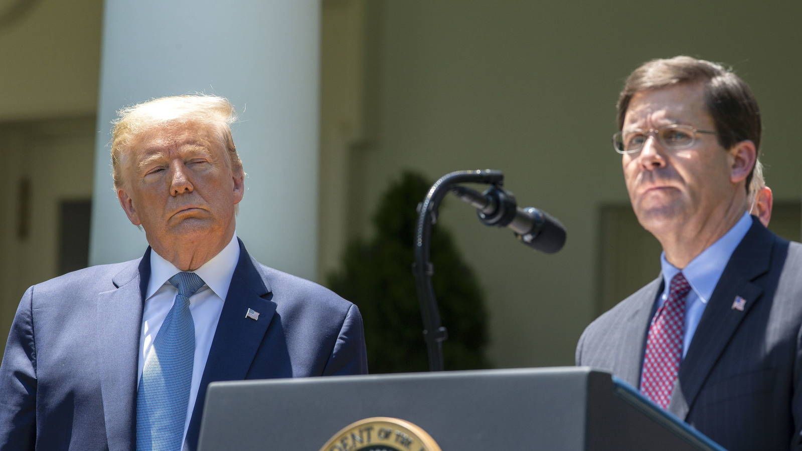 El presidente de los Estados Unidos, Donald Trump, y el secretario de Defensa, Mark Esper.