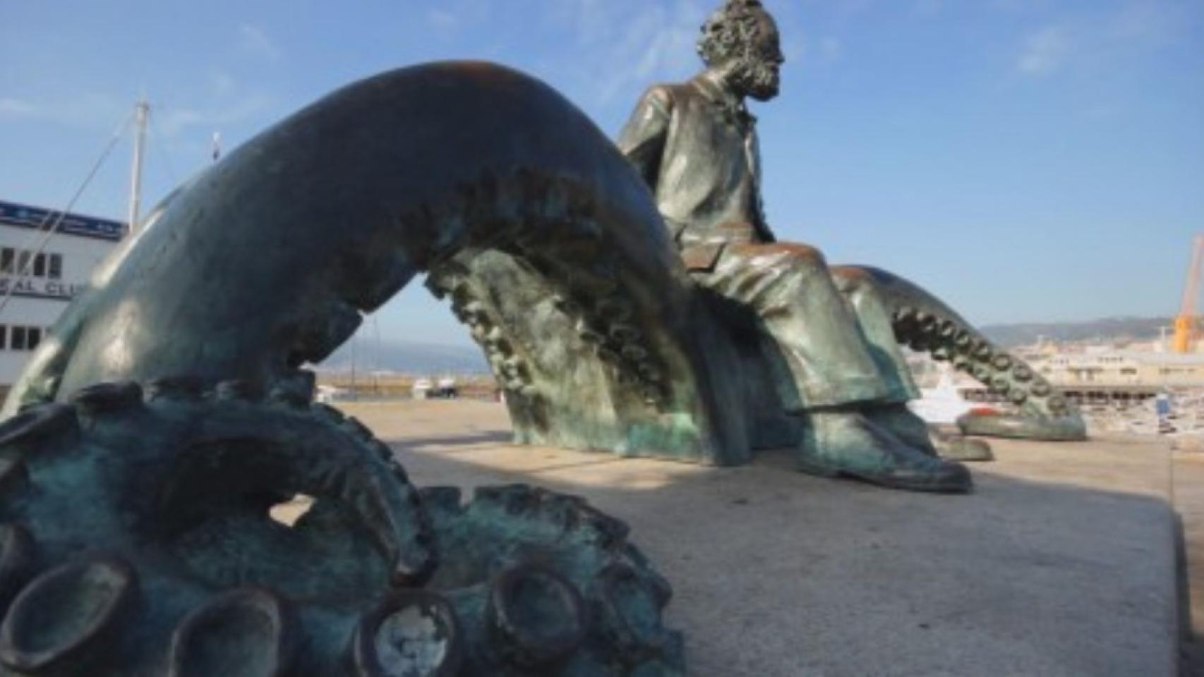 Monumento a Julio Verne por José Morales, en el Paseo de las Avenidas.