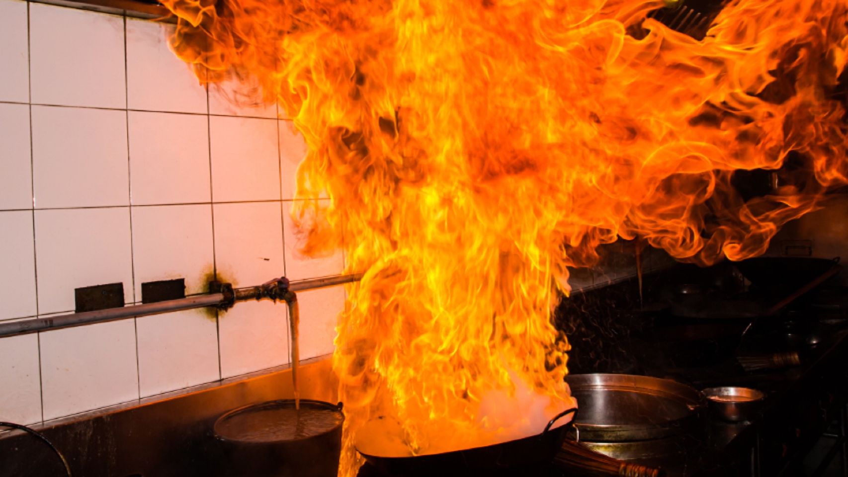 Asistida una mujer por inhalación de humo por un incendio en su vivienda en Pontevedra