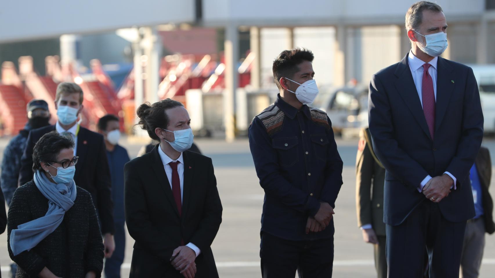 González Laya, Iglesias y el Rey Felipe, recibidos por Andrónico Rodríguez, presidente del Senado de Bolivia, en La Paz.