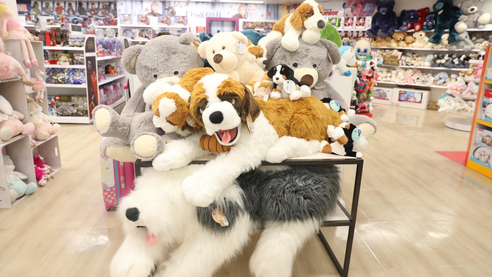 Peluches en una tienda de juguetes en una imagen de archivo.
