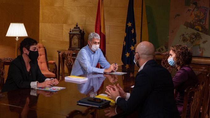 EH Bildu se reúne con la ministra de Hacienda, Maria Jesús Montero, para negociar los presupuestos.