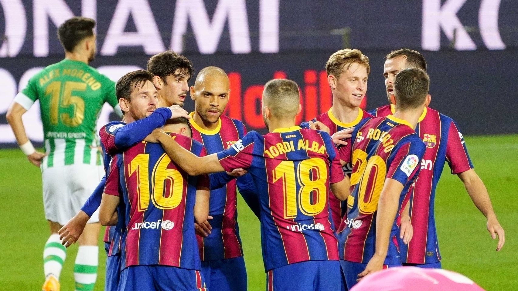 La plantilla del FC Barcelona celebra un gol