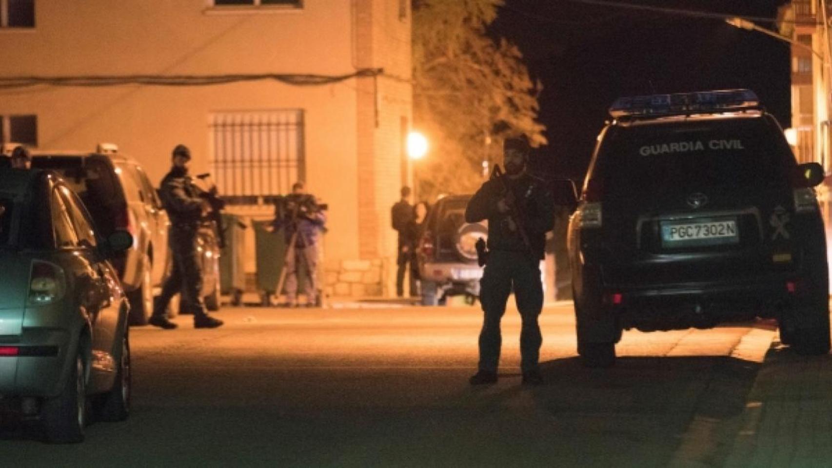 Despliegue policial la noche en la que Norbert Feher asesinó en Andorra (Teruel).
