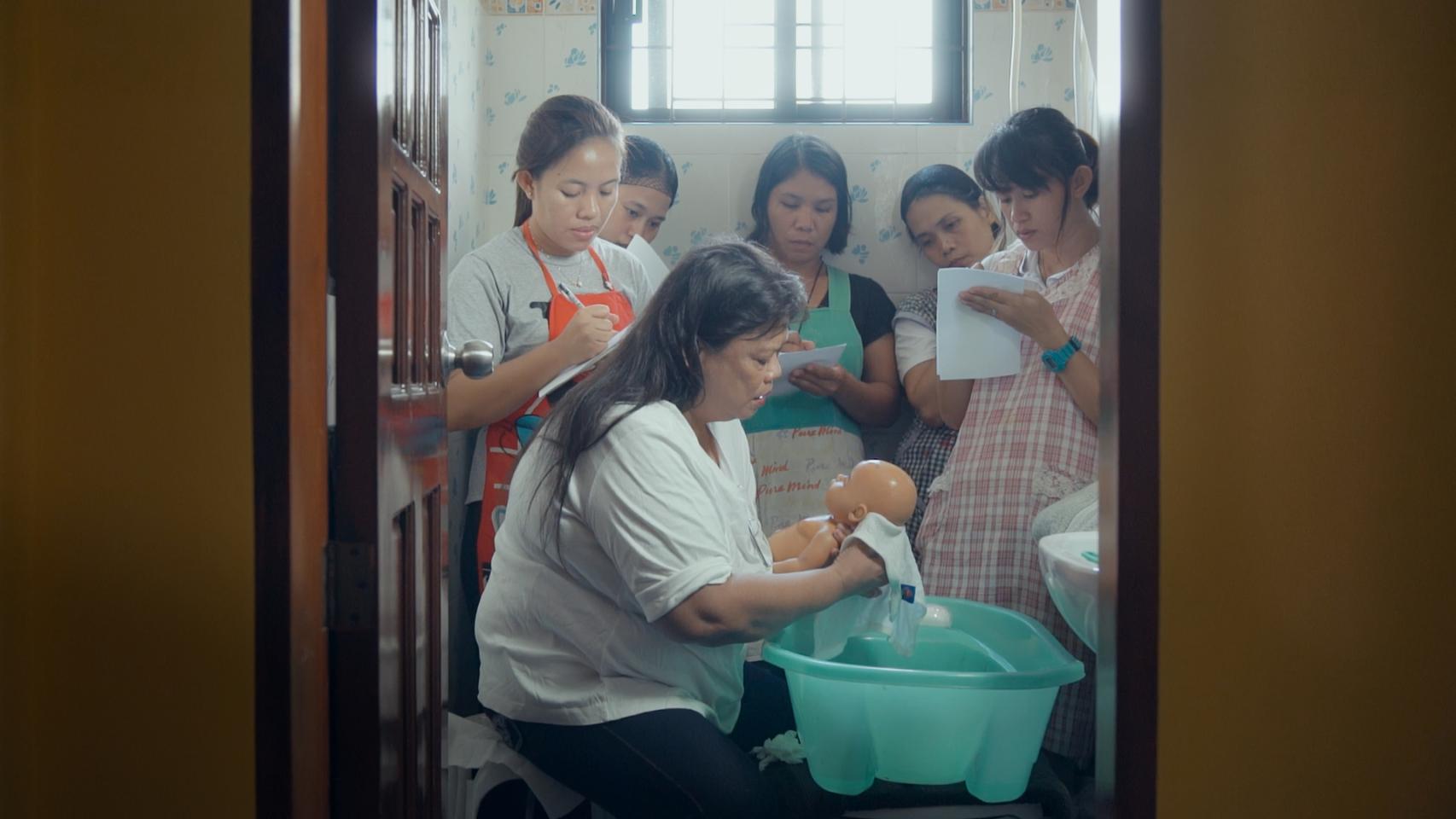 Fotograma de 'Overseas', de una escuela filipina.