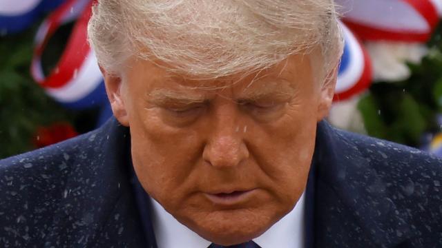 Donald Trump en un evento de homenaje a los veteranos de guerra.