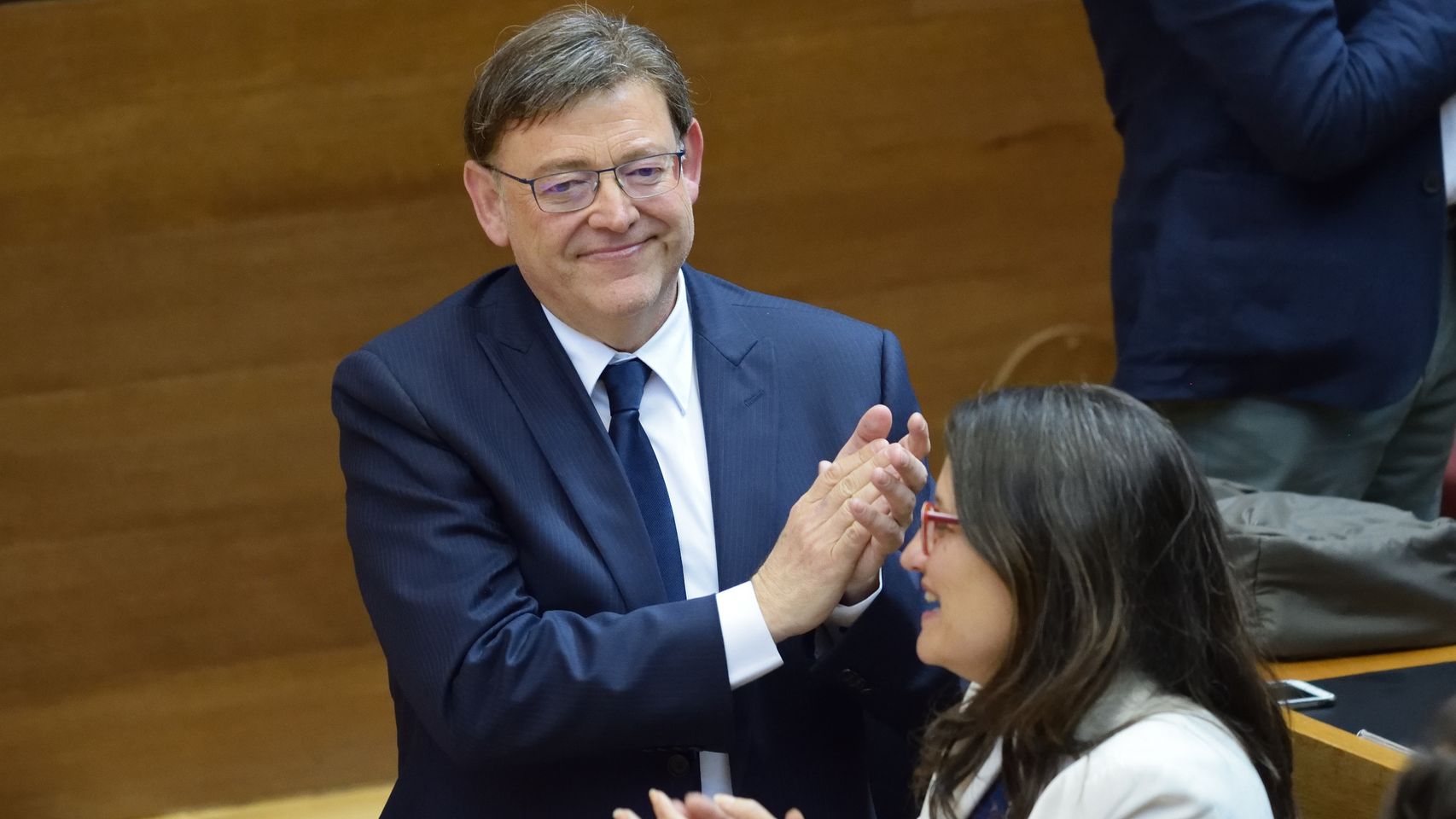 Ximo Puig y Mónica Oltra, en 'Les Corts Valencianes'. EE