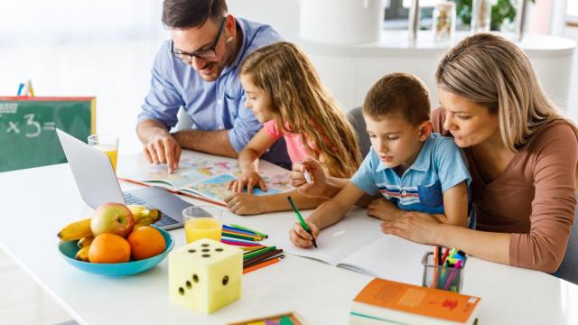 Celebra el Día de la enseñanza aprendiendo y haciendo que aprendan