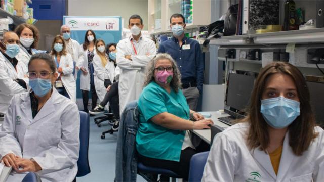 El equipo del Hospital Universitario Virgen del Rocio de Sevilla.