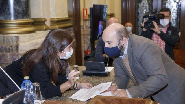 Inés Rey y Lage Tuñas en un pleno.