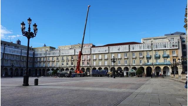 Montaje de la Navidad en María Pita.
