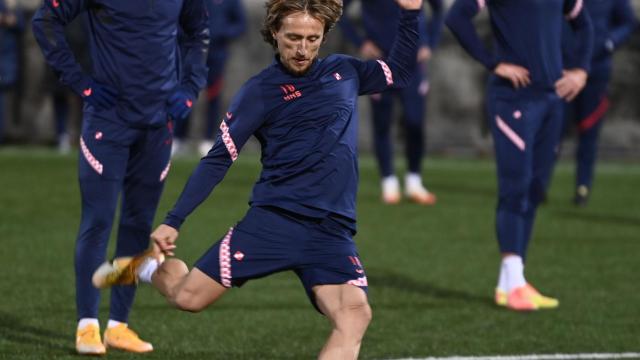 Modric entrenando con Croacia