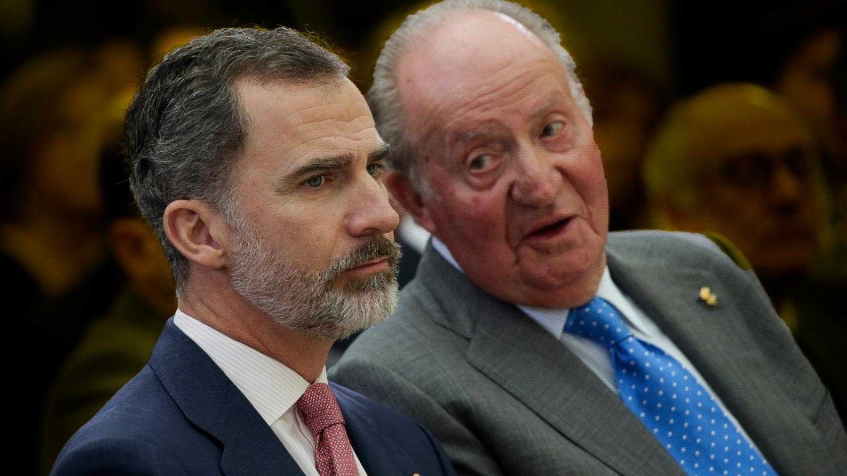 Felipe VI, junto a su padre, Juan Carlos I.