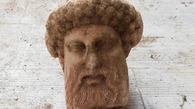 La cabeza del dios Hermes.