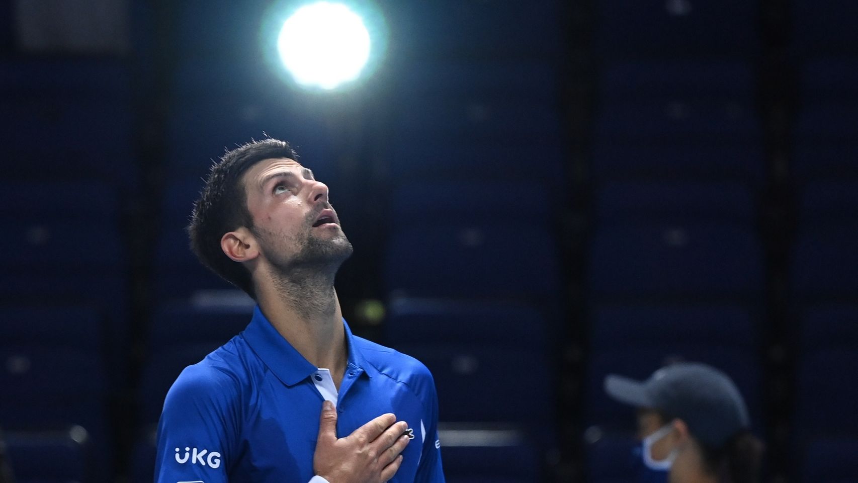 Djokovic celebra su victoria frente a Schwartzmann