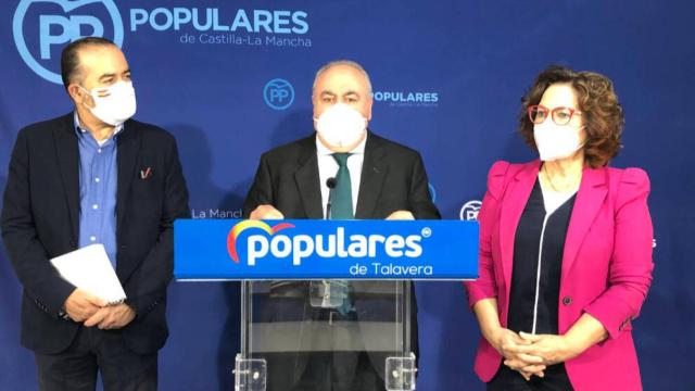 Vicente Tirado, este lunes en rueda de prensa junto a Carmen Riolobos y José Julián Gregorio