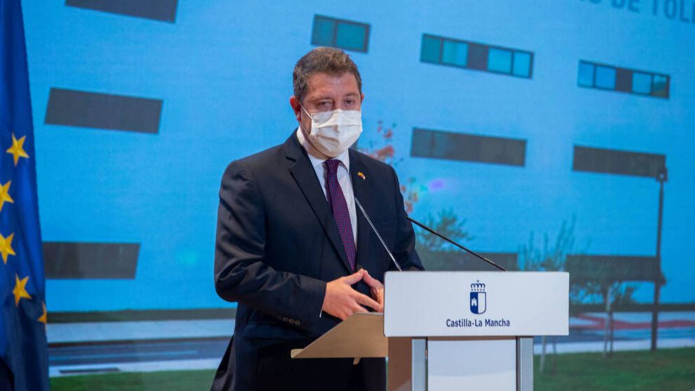 El presidente de Castilla-La Mancha, Emiliano García-Page, este lunes en la visita de los Reyes al nuevo Hospital de Toledo