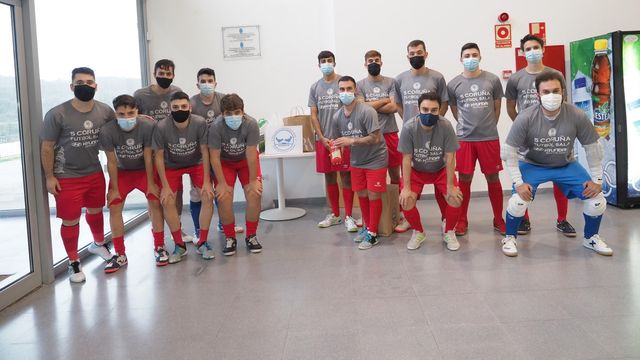 Éxito de la recogida de alimentos del 5 Coruña Fútbol Sala este fin de semana