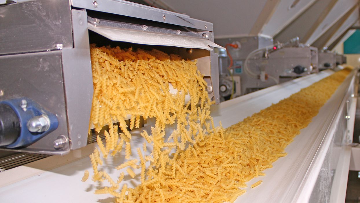 Generar vapor con partículas cerámicas para fabricar la pasta italiana Barilla