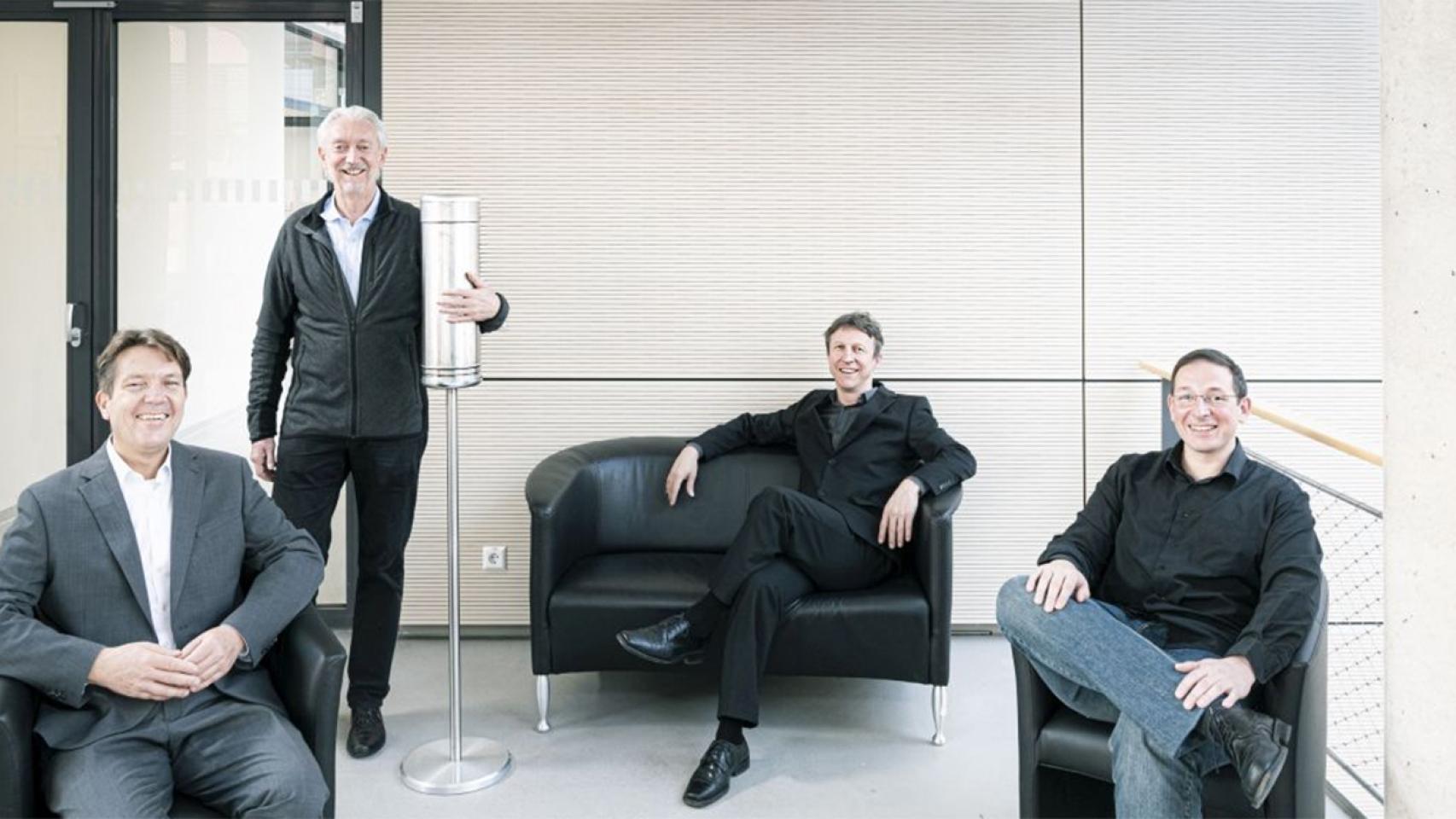 Thomas Blank, Horst Hahn, Jochen Kriegseis y Martin Limbach del KIT han desarrollado este dispositivo.