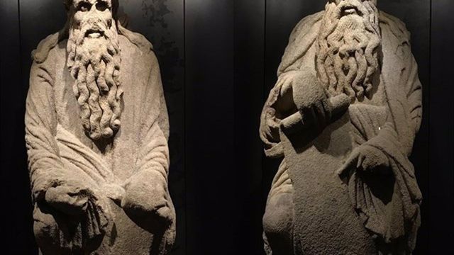 Estatuas de Isaac y Abraham, obras del Mestre Mateo,